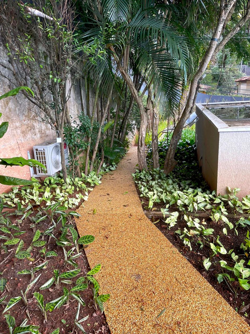 Exemplo de design biofílico no paisagismo